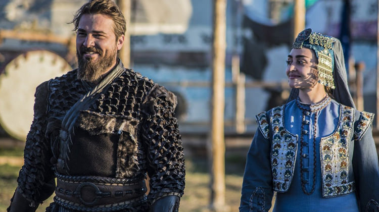 Diriliş Ertuğrul dizisinin setinde alyans paniği Diriliş Ertuğrul dizisinin setinde alyans paniği