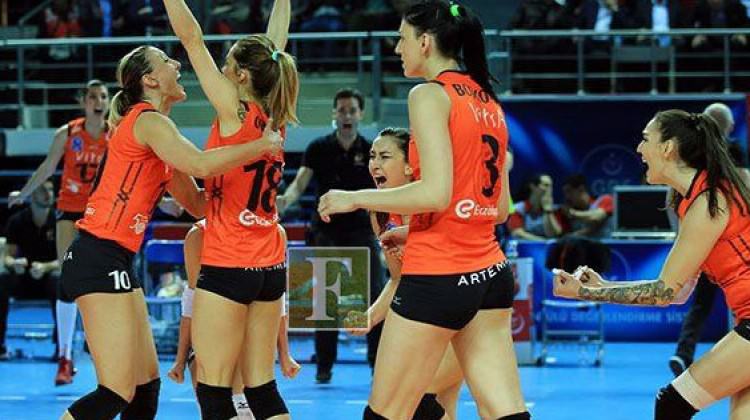 F.Bahçe'yi yıkan Eczacıbaşı Dörtlü Final'de! F.Bahçe'yi yıkan Eczacıbaşı Dörtlü Final'de!
