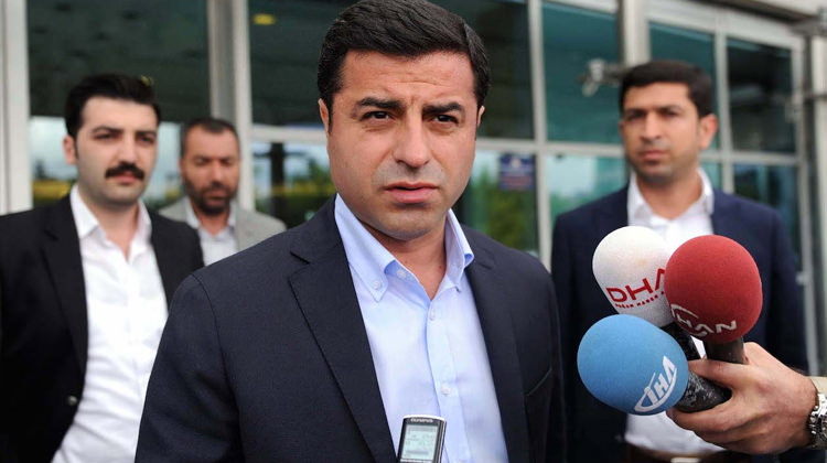 Tutuklu bulunan HDP'li Selahattin Demirtaş hakkında karar verildi Tutuklu bulunan HDP'li Selahattin Demirtaş hakkında karar verildi