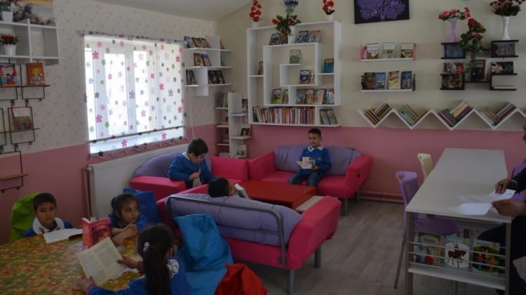 'Gerçekleşen Düşler Denizi Kütüphanesi' açıldı 'Gerçekleşen Düşler Denizi Kütüphanesi' açıldı