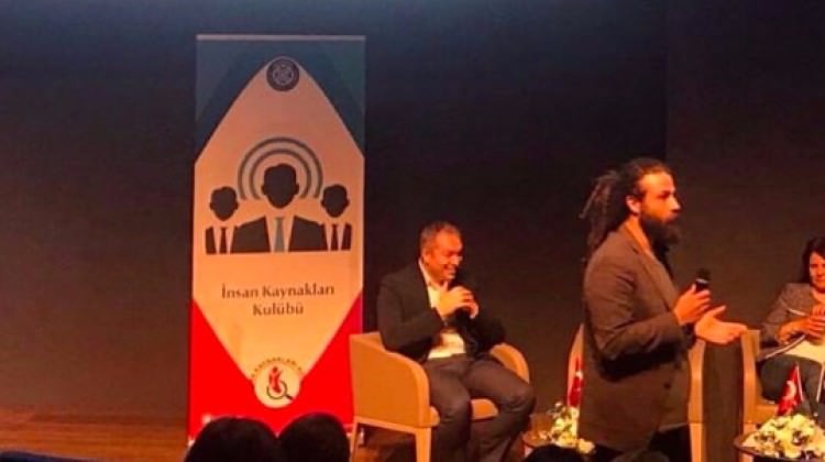 Oğuzhan Saruhan Medipol Kariyer Zirvesi'ne Katıldı Oğuzhan Saruhan Medipol Kariyer Zirvesi'ne Katıldı
