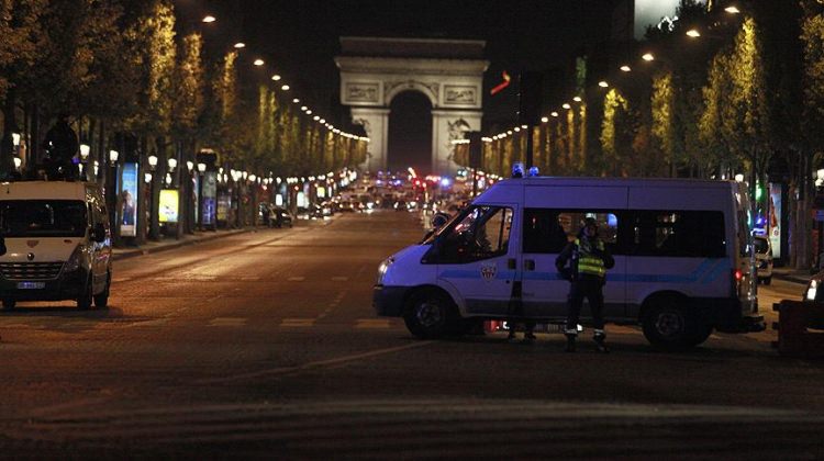 Paris saldırısı ile ilgili aranan kişi teslim oldu Paris saldırısı ile ilgili aranan kişi teslim oldu