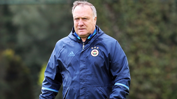 Advocaat'ın derbi planı! Sürpriz isme talimat Advocaat'ın derbi planı! Sürpriz isme talimat