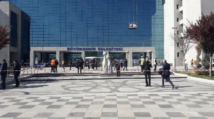 Ankara Büyükşehir Belediyesi'ne ateş açıldı