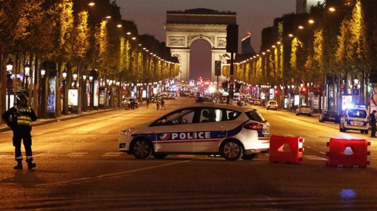 Fransa'da polise silahlı saldırı Fransa'da polise silahlı saldırı