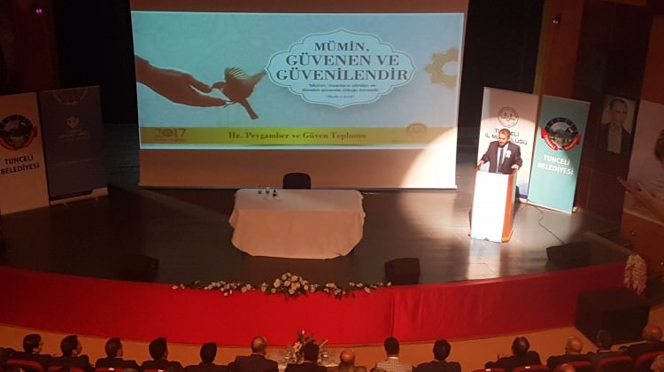 Tunceli'de Kutlu Doğum Programına yoğun ilgi Tunceli'de Kutlu Doğum Programına yoğun ilgi