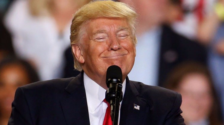 Trump tweet atarken uyuyakaldı Trump tweet atarken uyuyakaldı