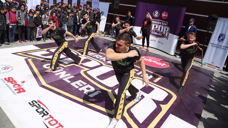 Gençler 'dostluk' için buluşuyor! Gençler 'dostluk' için buluşuyor!