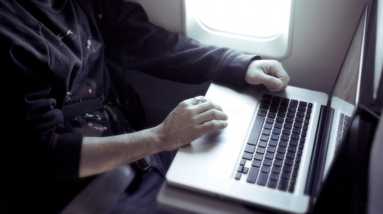 ABD, Avrupa'ya laptop yasağından vazgeçti ABD, Avrupa'ya laptop yasağından vazgeçti