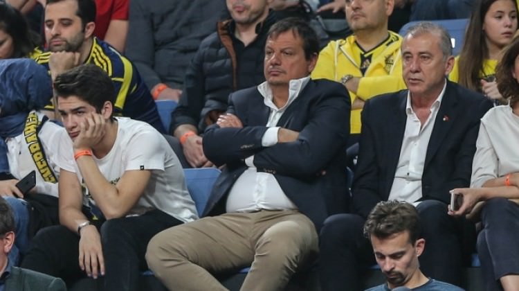 Ergin Ataman F.Bahçelilerin arasında! Ergin Ataman F.Bahçelilerin arasında!