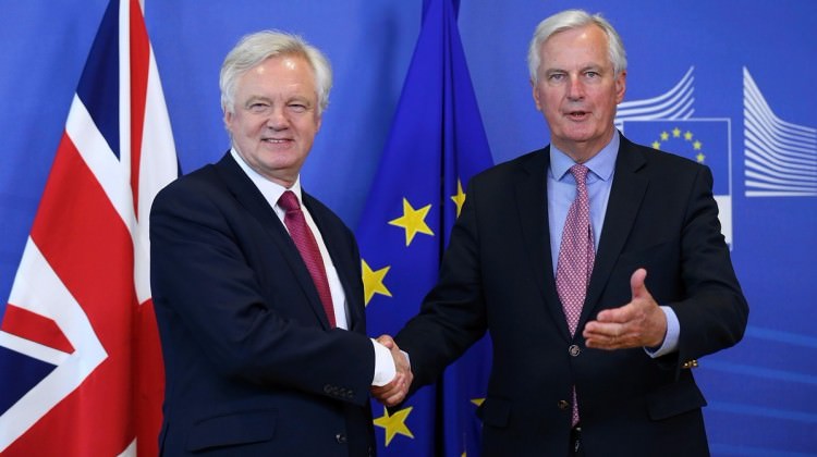 El sıkıştılar! Brexit pazarlığında ilk raund El sıkıştılar! Brexit pazarlığında ilk raund