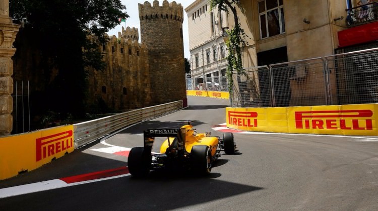 Bakü caddeleri Formula 1 pistine dönüştü Bakü caddeleri Formula 1 pistine dönüştü