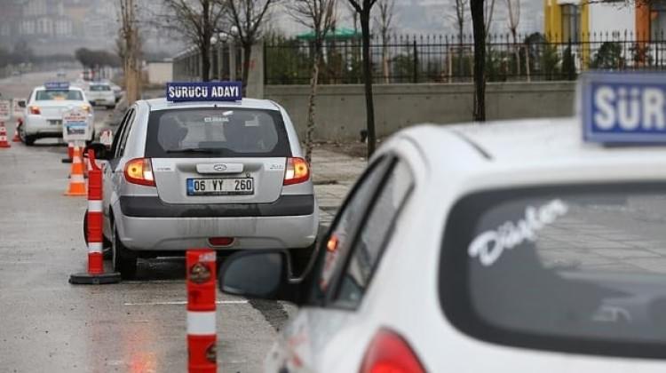 Ehliyet sınavlarında yeni soru dönemi başlıyor Ehliyet sınavlarında yeni soru dönemi başlıyor