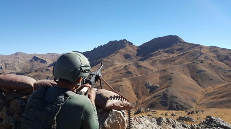 Füze taşıyan 2 PKK'lı etkisiz hale getirildi Füze taşıyan 2 PKK'lı etkisiz hale getirildi