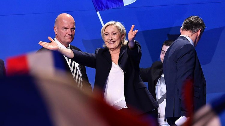 Le Pen ilk kez seçildi! Le Pen ilk kez seçildi!