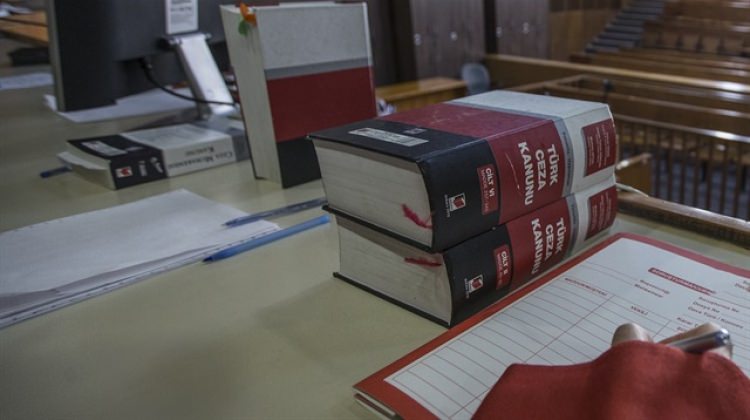 Mardin'de 'ByLock'çu 9 kişiye tutuklama Mardin'de 'ByLock'çu 9 kişiye tutuklama