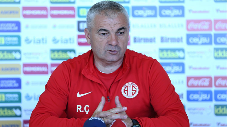 Rıza Çalımbay'dan 'Nasri' tepkisi Rıza Çalımbay'dan 'Nasri' tepkisi