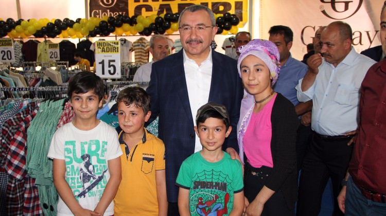 Sancaktepe’de büyük indirim çadırı açıldı Sancaktepe’de büyük indirim çadırı açıldı