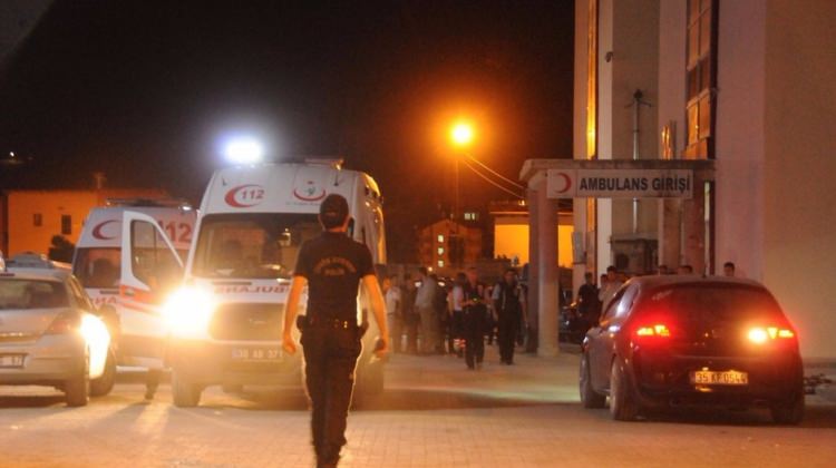Şırnak'ta çatışma: 1 asker, 2 korucu yaralandı Şırnak'ta çatışma: 1 asker, 2 korucu yaralandı