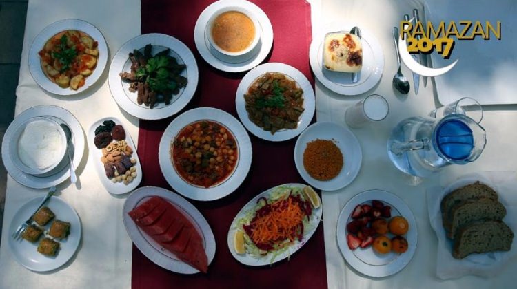 Uzmanlardan bayramda beslenme önerileri Uzmanlardan bayramda beslenme önerileri