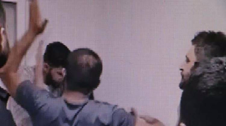 Sosyal medya grubu üyeleri 'Suriyeli' tacizciyi yakaladı Sosyal medya grubu üyeleri 'Suriyeli' tacizciyi yakaladı