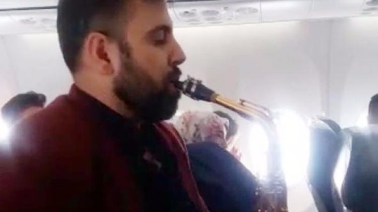 Yüksekova uçağında şaşırtan görüntü! Yüksekova uçağında şaşırtan görüntü!
