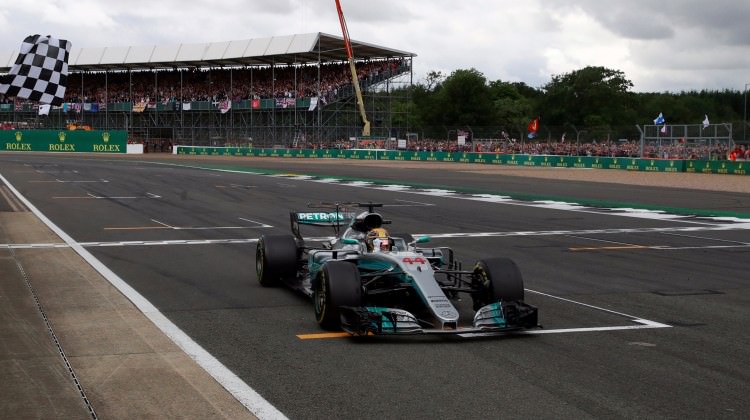 Hamilton evinde kazanmayı başardı! Hamilton evinde kazanmayı başardı!