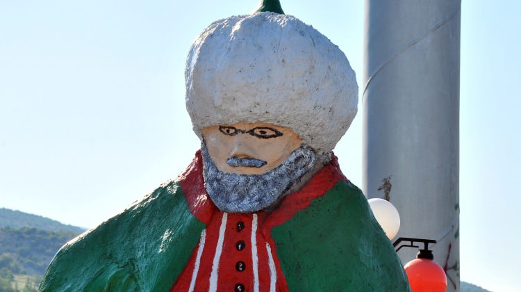 Nasreddin Hoca heykeline tepki Nasreddin Hoca heykeline tepki