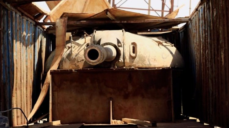 İnanılmaz fotoğraflar! Kamyona gizlenen tank... İnanılmaz fotoğraflar! Kamyona gizlenen tank...