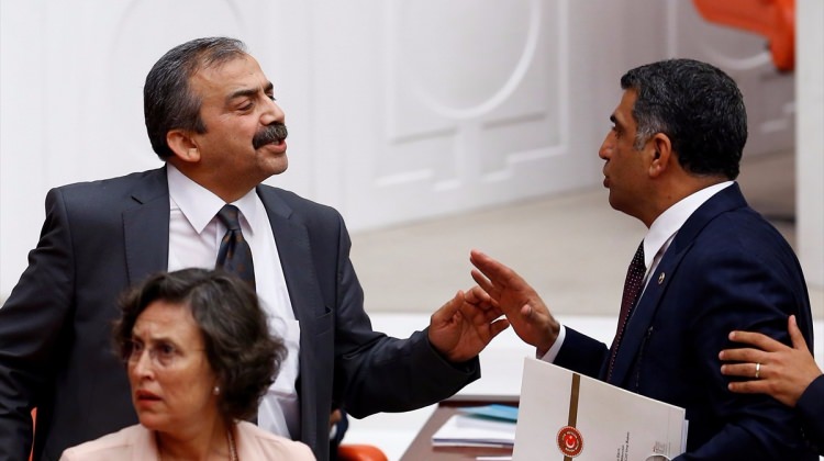 [Resim: chpli_eroldan_hdpli_ondere_tokat_gibi_ya...2_4082.jpg]