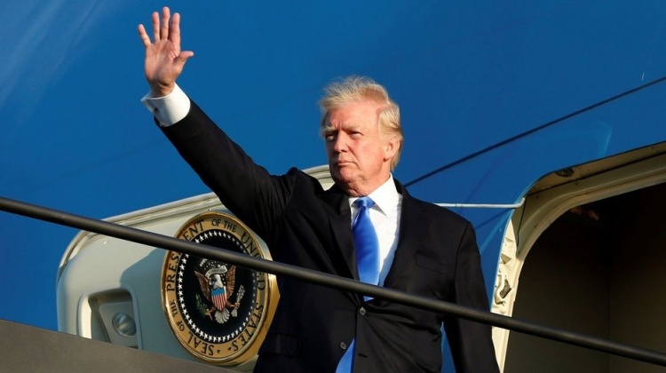 [Resim: donald_trump_17_gunluk_tatile_cikiyor_15...8_3101.jpg]