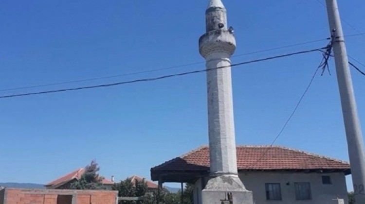 [Resim: makedonyada_cami_imamina_tehdit_1501943559_7414.jpg]