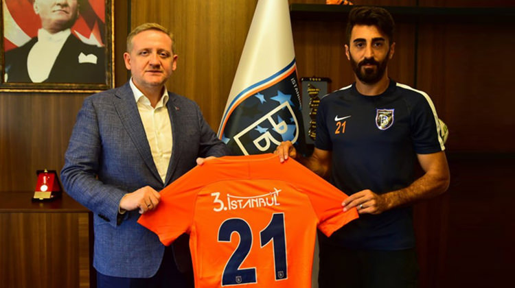 Başakşehir'de 3 yıllık imza atıldı! Başakşehir'de 3 yıllık imza atıldı!