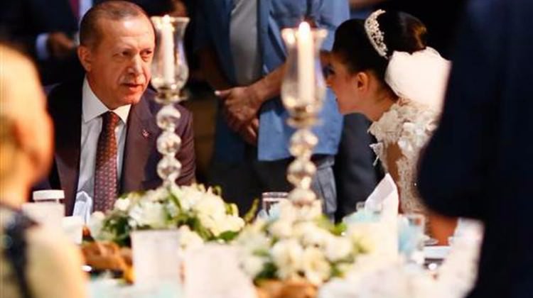 Erdoğan Milli sporcunun düğününe katıldı Erdoğan Milli sporcunun düğününe katıldı