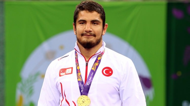 Güreşçilerimiz dünyanın zirvesine çıktı! Güreşçilerimiz dünyanın zirvesine çıktı!