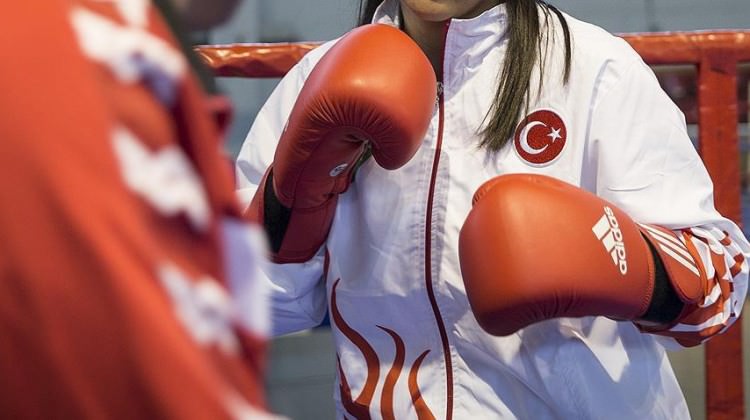 Kadın boksörlerden Türkiye'ye 3 altın madalya Kadın boksörlerden Türkiye'ye 3 altın madalya