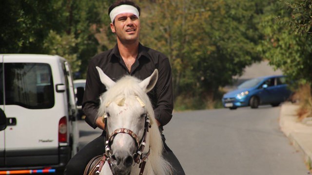 Şevkat Yerimdar 14.bölüm fragmanı Esin düğünden kaçıyor Şevkat Yerimdar 14.bölüm fragmanı Esin düğünden kaçıyor
