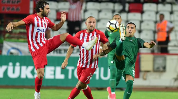 Akhisar Antalya'ya geçit vermedi Akhisar Antalya'ya geçit vermedi