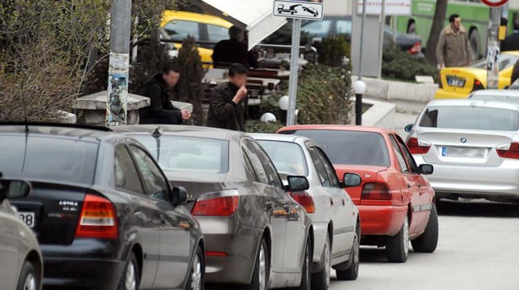 Aracını çeken çekiciyi trafikten men ettirdi! Aracını çeken çekiciyi trafikten men ettirdi!