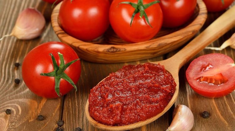 Plastik kaplardaki salça tehlike saçıyor! Plastik kaplardaki salça tehlike saçıyor!