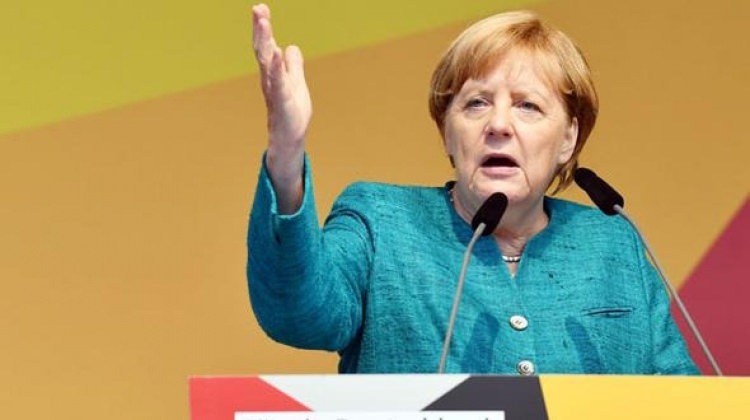 Merkel, Saksonya eyaletinde protesto edildi! Merkel, Saksonya eyaletinde protesto edildi!