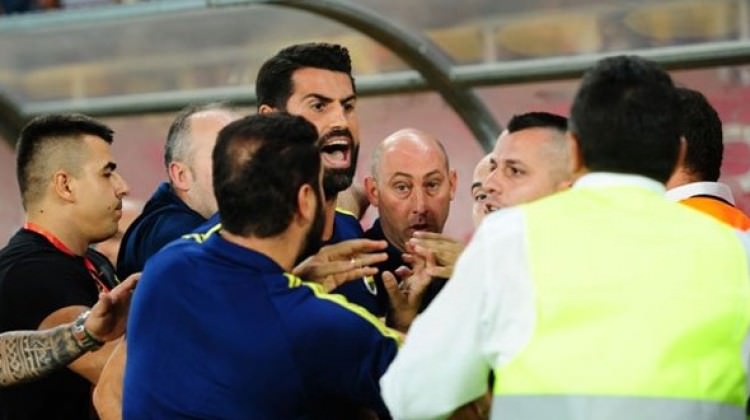 Vardar-Fenerbahçe maçı sonrası ortalık karıştı Vardar-Fenerbahçe maçı sonrası ortalık karıştı