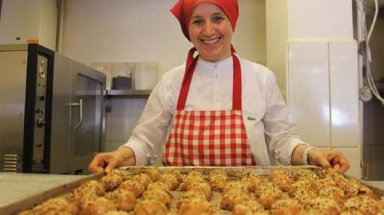 Cebinde 9 lirayla geldi şimdi ise... Cebinde 9 lirayla geldi şimdi ise...