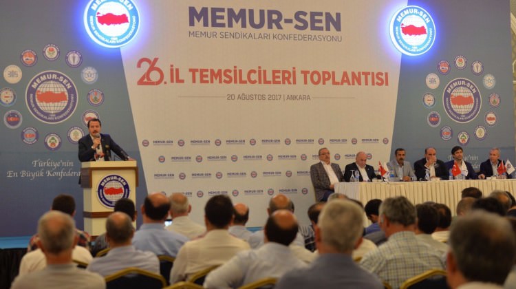 Memur-Sen'in iki gecedir ışıkları sönmüyor Memur-Sen'in iki gecedir ışıkları sönmüyor