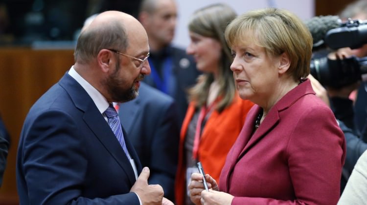 Schulz ve Merkel birbirine girdi Schulz ve Merkel birbirine girdi