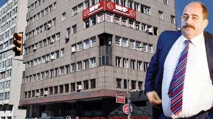 Zekeriya Öz'e 24 dükkan ve at tüyünden mont! Zekeriya Öz'e 24 dükkan ve at tüyünden mont!