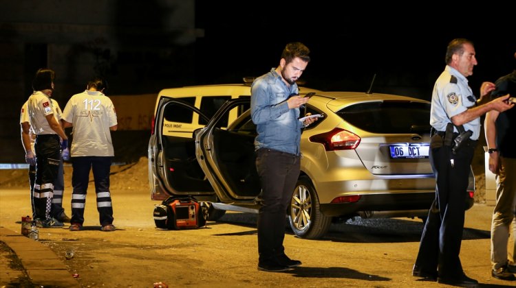 Başkentte bir otomobilde erkek cesedi bulundu Başkentte bir otomobilde erkek cesedi bulundu