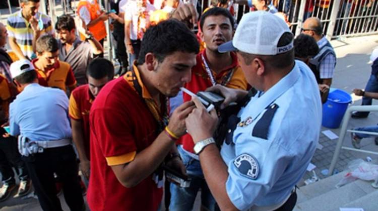 Ankara'da flaş karar! Alkollüler giremedi Ankara'da flaş karar! Alkollüler giremedi