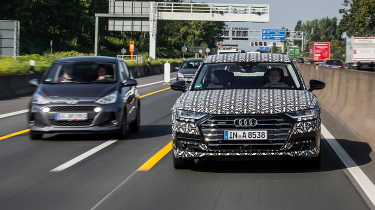 Audi'den sıkışık trafikte ilginç çözüm! Audi'den sıkışık trafikte ilginç çözüm!