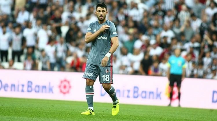 Dev maç öncesi Beşiktaş'ta şok! Kadrodan çıkarıldı Dev maç öncesi Beşiktaş'ta şok! Kadrodan çıkarıldı